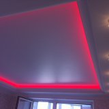 Потолок с красной подсветкой